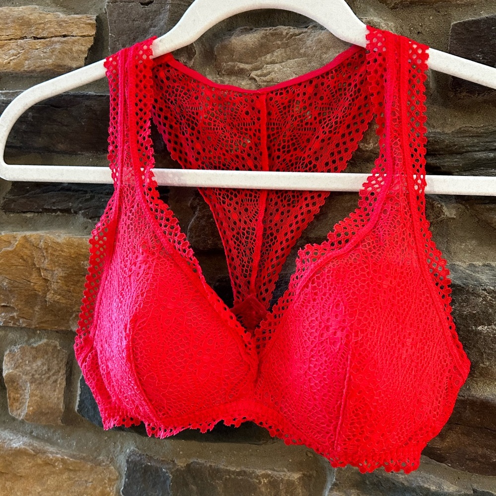 Never worn!Victoria’s Secret super soft no-wire racerback bra, sz S.Perfect cond